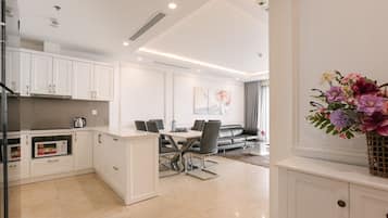 Luxury Apartment, City View | Private kitchen | Microwave, oven, stovetop, cookware/dishes/utensils