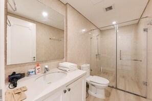 Luxury Apartment, City View | Bathroom | Shower, hair dryer, slippers, towels - D'LEROI SOLEIL- Near West Lake In Ha Noi (Hanoi)