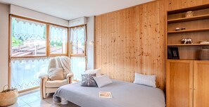 1 chambre, fer et planche à repasser, lit parapluie, Wi-Fi