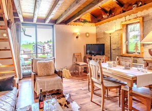TV, lettore DVD, libri