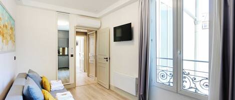 Family Apartment, Balcony (2) | Living area | TV