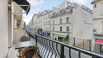 Apartamento família, sacada | Terraço/pátio