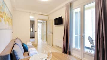 Family Apartment, Balcony (1) | Living area | TV