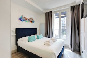 Family Apartment, Balcony (5) | Blackout drapes, iron/ironing board, free WiFi - Résidence Paris CHARONNE (Paris)