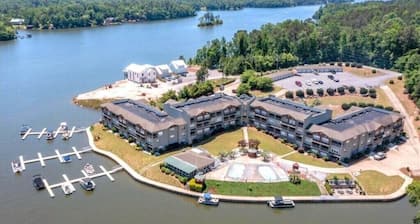 Relax and unwind in this newly updated 3 bedroom condo on Lake Martin