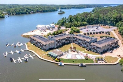 Relax and unwind in this newly updated 3 bedroom condo on Lake Martin
