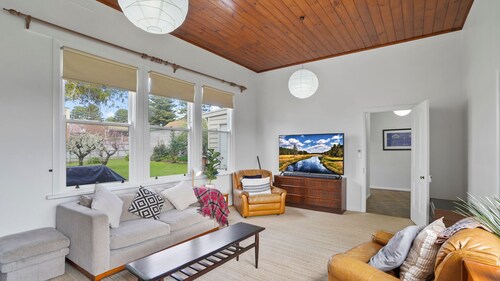 Hewlett Cottage - Central Pet Friendly