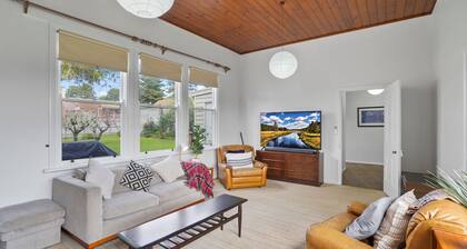 Hewlett Cottage - Central Pet Friendly