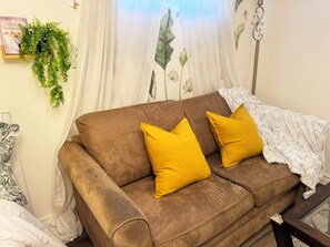 Free WiFi - Sunrise BnB with Free Parking (Toronto)