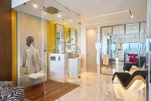 Bruser, brusehoved med spredningseffekt, designertoiletartikler