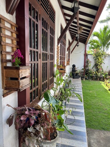 Charming 3-bedroom villa with WiFi and AC in Piliyandala with private parking 