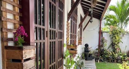 Charming 3-bedroom villa with WiFi and AC in Piliyandala with private parking