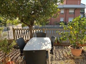 Outdoor dining - Collesalvetti House (Collesalvetti)