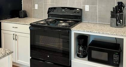 Serene bungalow: Modern Comfort near the Hospital, Power Plants and Campus