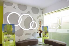 Interior - Zest Jemursari by Swiss-Belhotel International (Tenggilis Mejoyo)