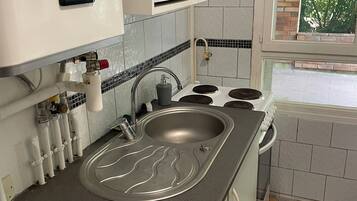 Micro-ondes, four, plaque de cuisson