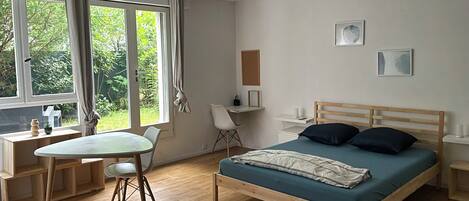1 chambre, fer et planche à repasser, Wi-Fi, draps fournis