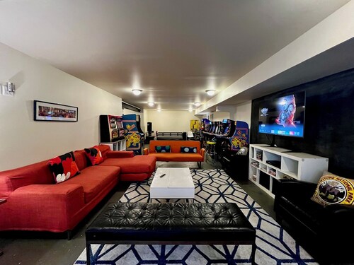 Modern 1 Bedroom Oasis in the Center of Everywhere in Severn, Maryland