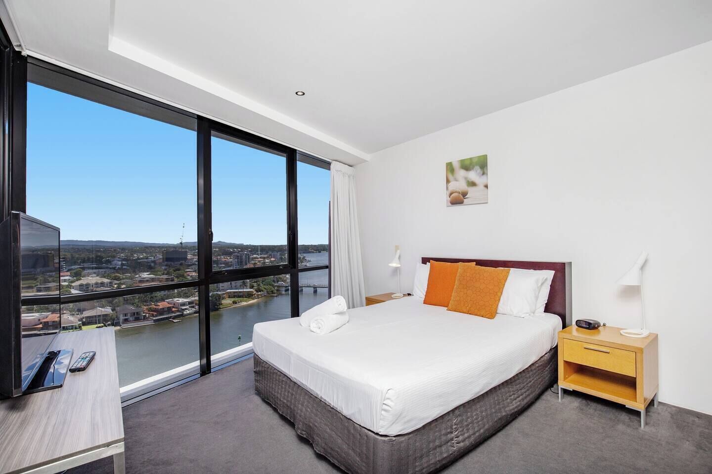 Central And Scenic Riverside Retreat At Surfers - Surfers Paradise