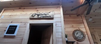 Escape to Tranquility at Wanderer's Oasis – Your Boho-Inspired Cabin Retreat