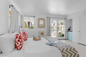 Decoración personalizada, muebles diferentes y wifi gratis