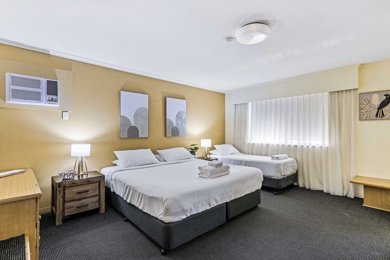 Desk, iron/ironing board, WiFi, bed sheets