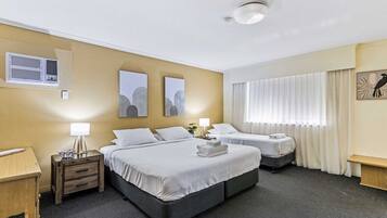 Desk, iron/ironing board, WiFi, bed sheets
