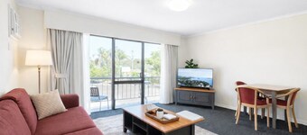 Spacious Room with Kitchen,WiFi, Easy Access 2 CBD