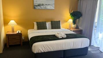 1 bedroom, desk, iron/ironing board, WiFi