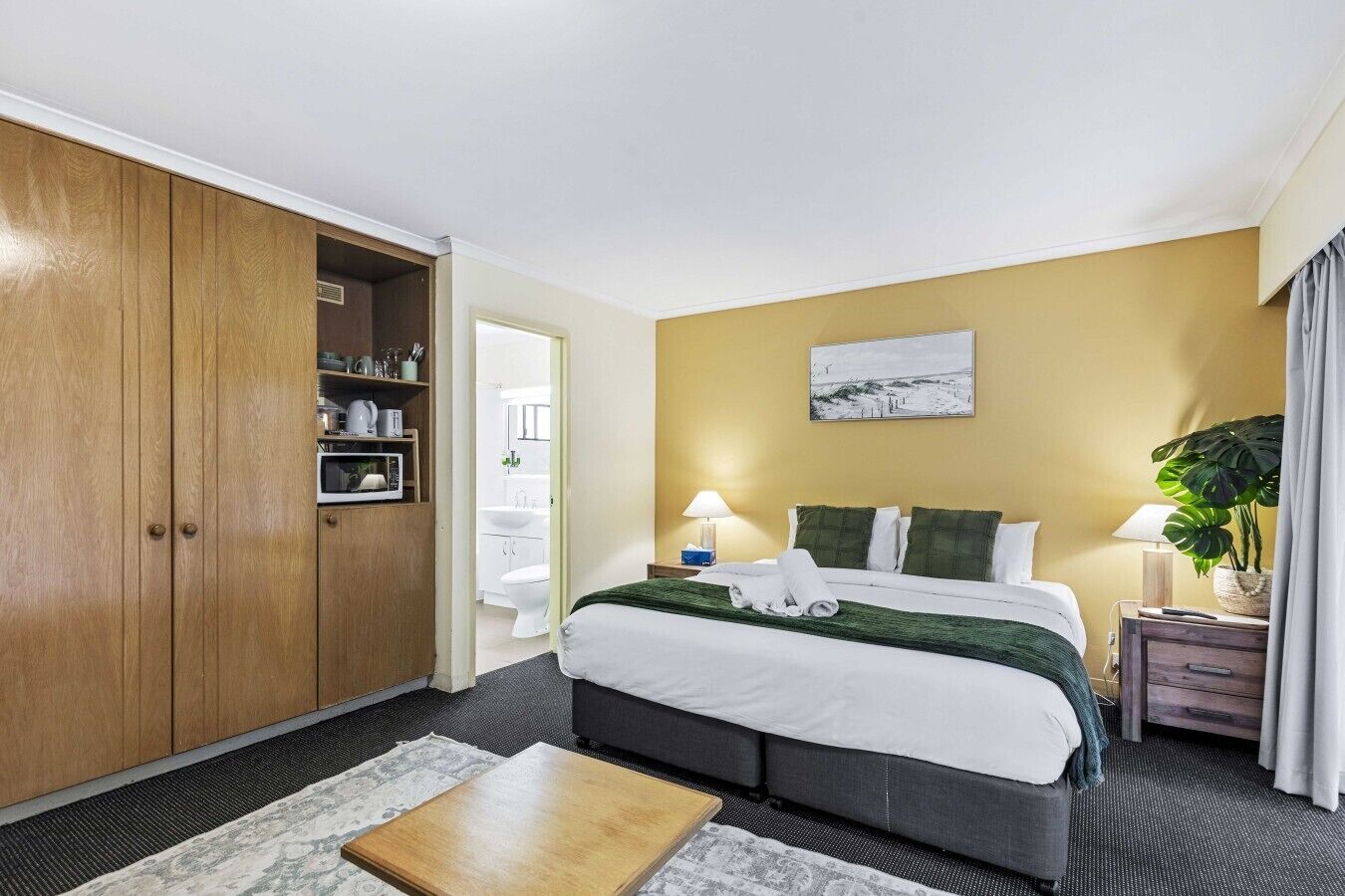1 bedroom, desk, iron/ironing board, WiFi