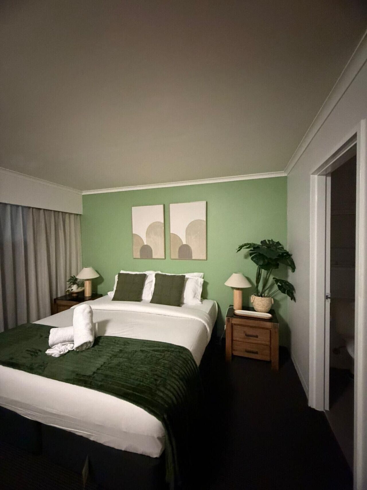 1 bedroom, desk, iron/ironing board, WiFi