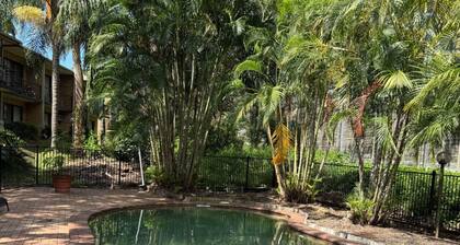 Spacious Room Ideal for Biz & Leisure