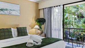 1 bedroom, desk, iron/ironing board, WiFi - Spacious Room Ideal for Biz District & Access CBD (Mount Ommaney)