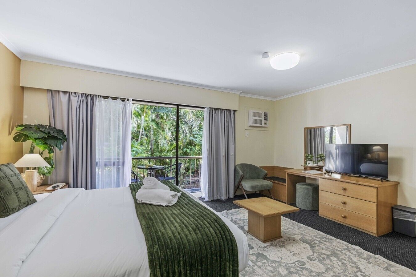 1 bedroom, desk, iron/ironing board, WiFi