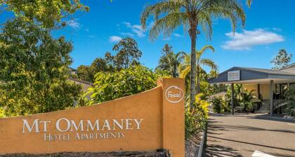 Quiet unit in leafy hotel