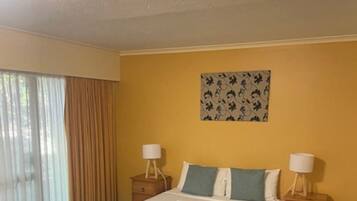 1 bedroom, desk, iron/ironing board, WiFi