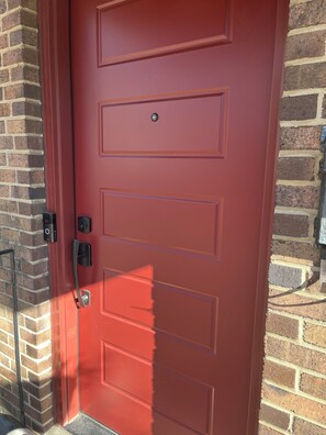 Exterior detail - Charming 2-bedroom condo with WiFi, AC, <10 min from downtown Cincinnati  (Cincinnati)