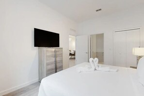 5 dormitoris, escriptori, planxa i posts de planxar i wifi gratuïta 