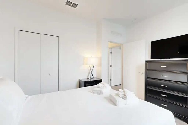 5 bedrooms, iron/ironing board, free WiFi, bed sheets