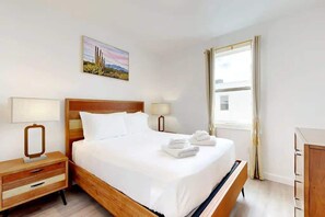 5 室のベッドルーム、アイロン / アイロン台、WiFi (無料)、ベッドシーツ