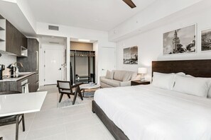 Fer et planche à repasser, Wi-Fi gratuit, draps fournis