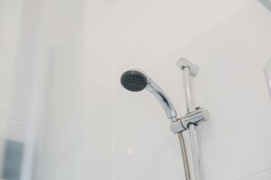 Hair dryer, towels - Modern & comfy 3 bed house (Northampton)