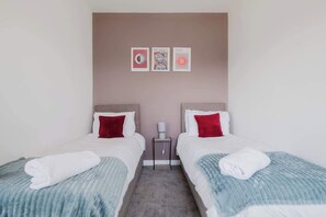3 bedrooms, iron/ironing board, WiFi (free), bed sheets