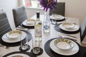 Dining - Pristine and Modern Home away from Home (Northampton)