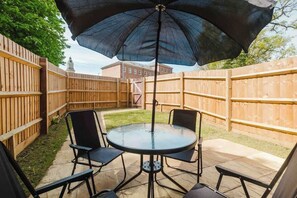 Outdoor dining - Brand new home with comfy and modern facilities (Northampton)