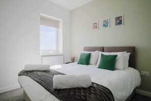 3 bedrooms, iron/ironing board, WiFi (free), bed sheets