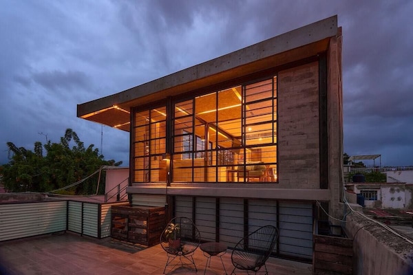 Terraza/ Vitral con luz oculta, diseño urbano y vista al parque.