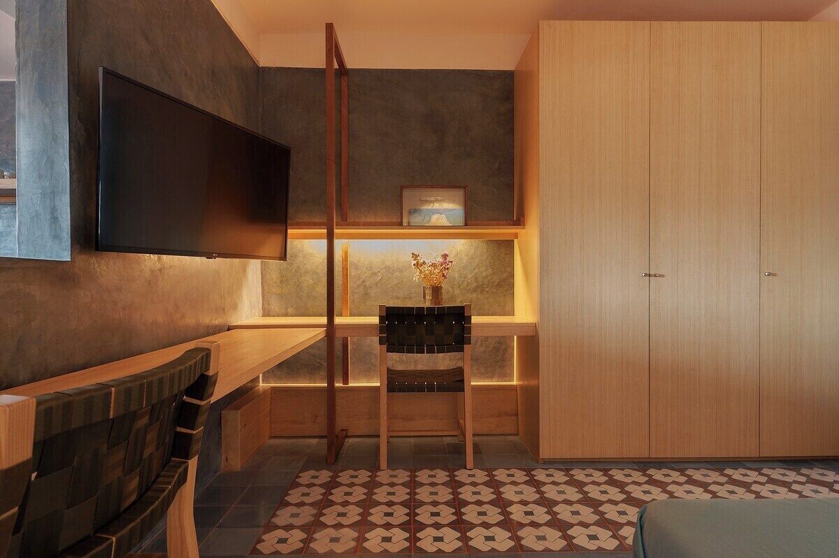 1 habitación, escritorio, tabla de planchar con plancha y wifi 