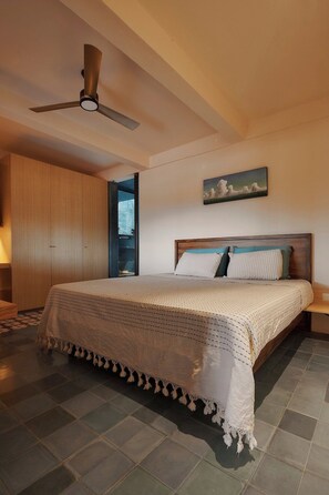 1 bedroom, desk, iron/ironing board, WiFi