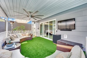 Smart-TV, Kamin, Videothek